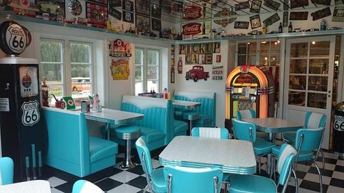 533_tautra-med-american-pick-up-cafe.jpg